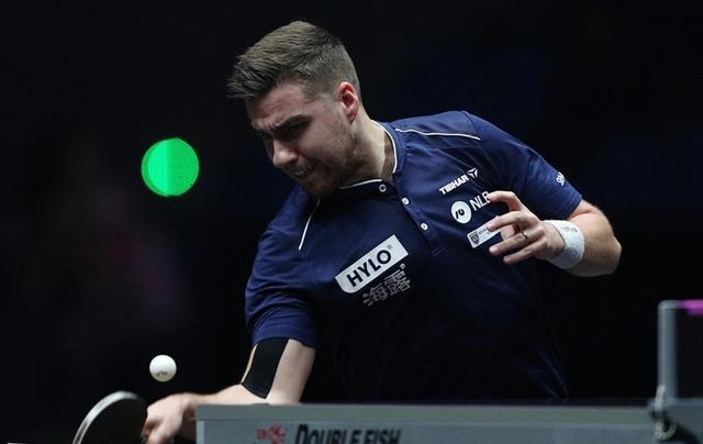 地发挥中锋 地发挥中锋