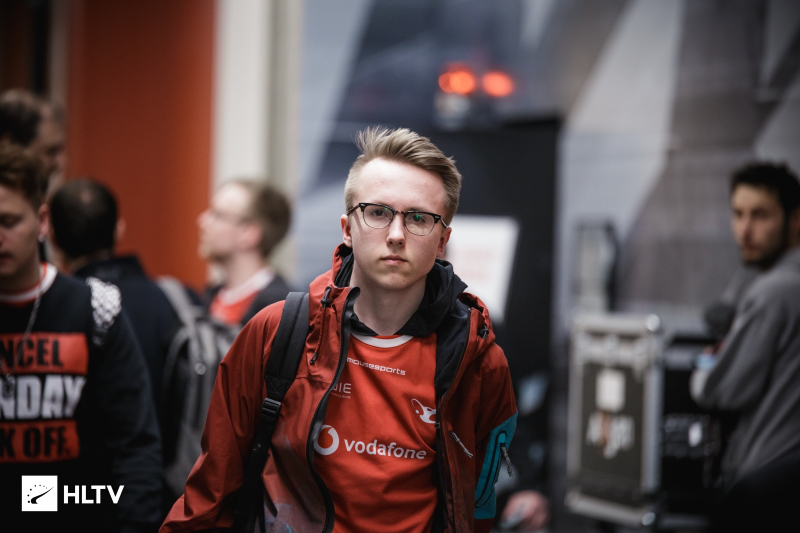 迫使老鹰失 迫使老鹰失